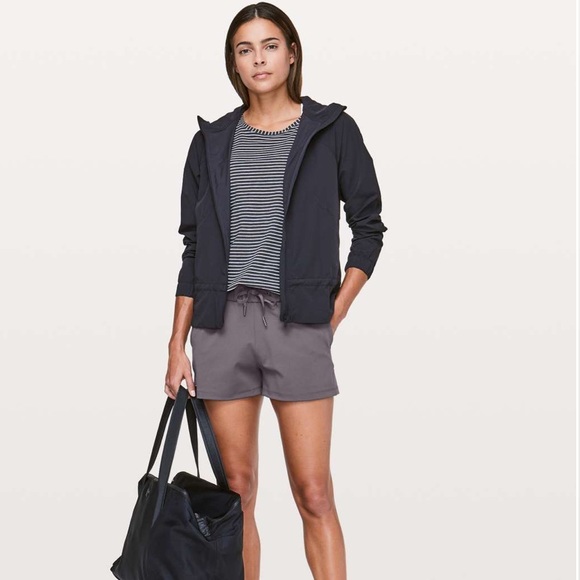 Lululemon on the fly short woven moonphase size 4 - Picture 2 of 6